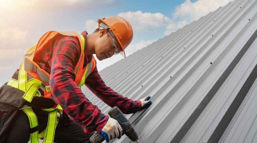 Professional gutter cleaning in Bartelso, IL